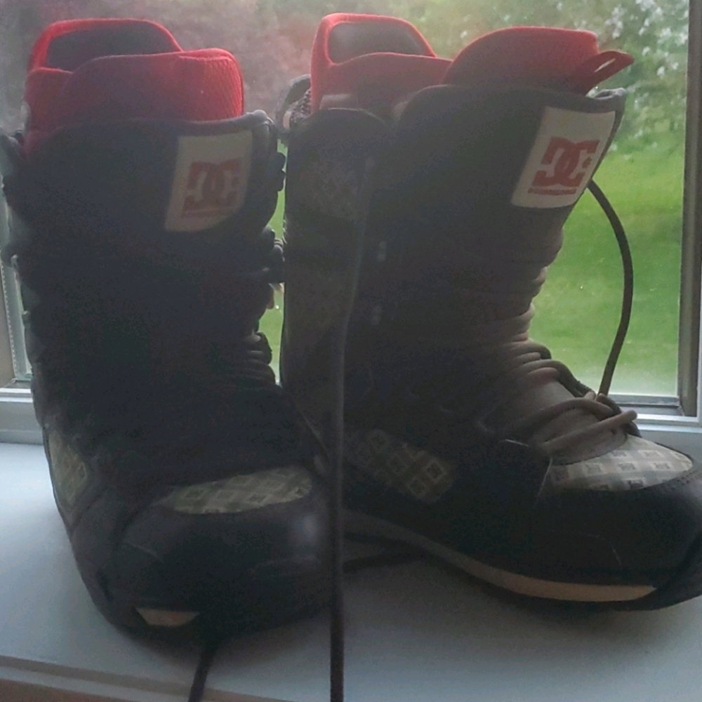 DC Snowboarding Boots